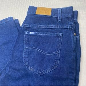 Vintage Lee Jeans, high waisted Mom jeans, deep blue color, excellent condition